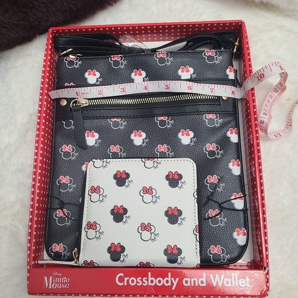 Disney Minnie Mouse Crossbody and Wallet Gift Set New In Box - Picture 9 of 12